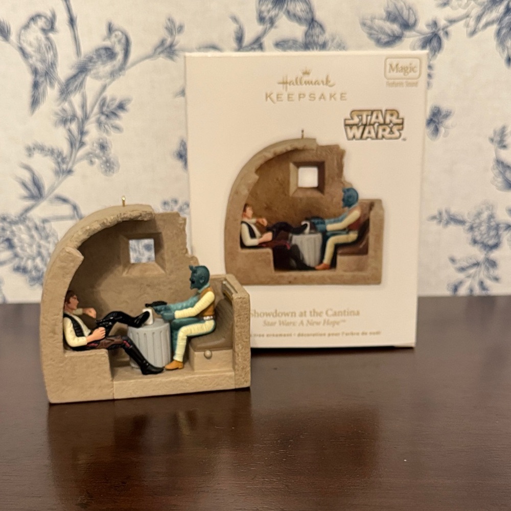 Hallmark Keepsake Star Wars Showdown at the Cantina Ornament
